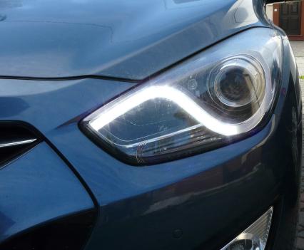 Hyundai i40 - naprawa świateł do jazdy dziennej w przedniej lampie