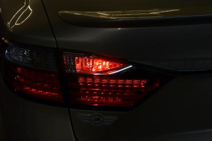 Lexus ES 300h - modyfikacja przednich reflektorów  USA > EU