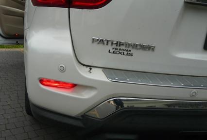 Nissan Pathfinder - kierunkowskazy tył, światło przeciwmgłowe  USA>EU