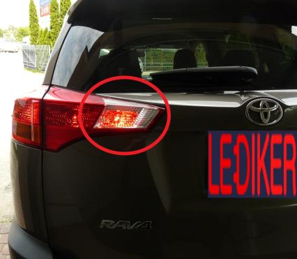 Toyota Rav4 LE USA (2015) - tylne światło przeciwmgłowe