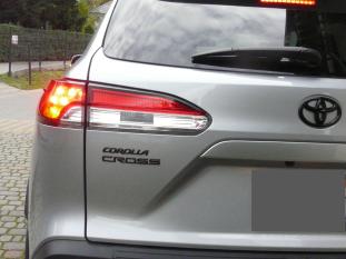 Toyota Corolla Cross (2022)  modyfikacja tylnych lamp + przeciwmgłowe USA > EU